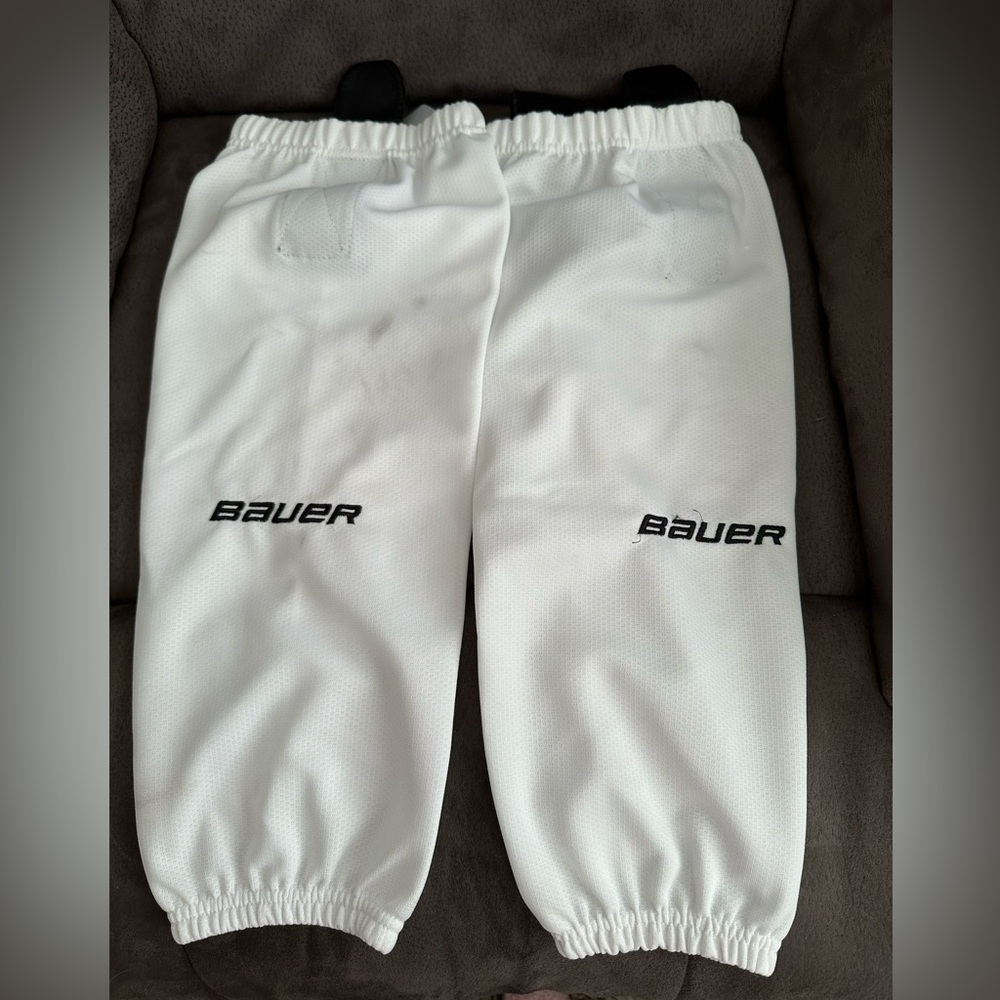 Youth hockey socks. Used, some markings but overall great condition!